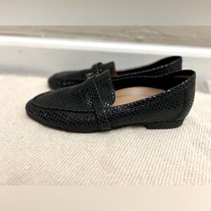 Vionic Loafers Size 6 black Zana Lizard leather. Office professional comfort